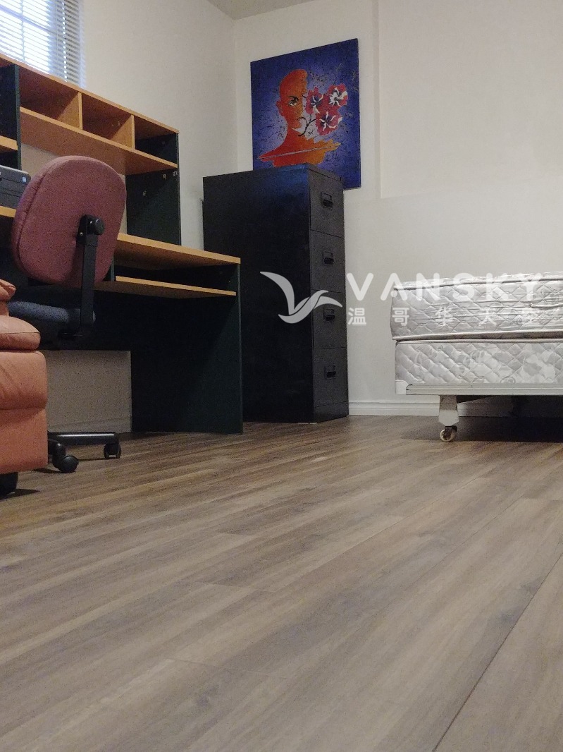 260321152509_bigroom  desk 1.jpg